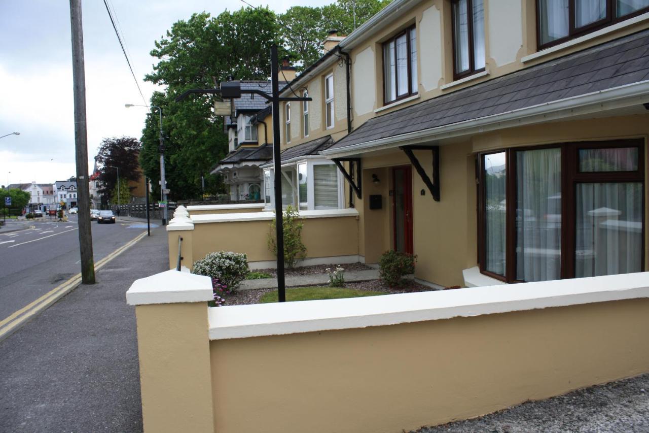Town Centre Location -Free Private Parking -Luxury 4 Bedroom House All En-Suite With Power Showers -Full Kitchen, 2 Living Rooms - Great Location - Shops And Restaurants 3-Minute Walk -Fast Wi-Fi -Sleeps 9 Guests Кілларні Екстер'єр фото